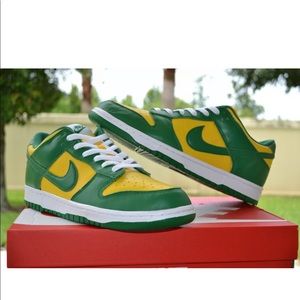 Nike SB Dunks Low Brazil size 10.5